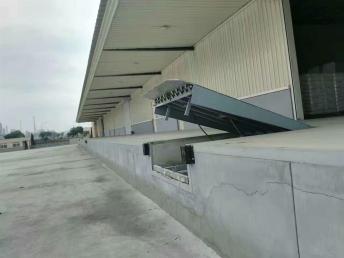 圖 連云港移動式登車橋價格 技術成熟 產品穩(wěn)定 濟南工程機械